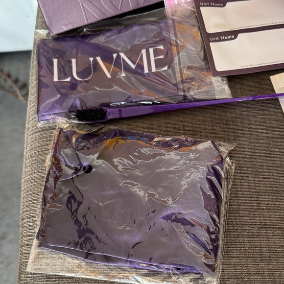 LUVME 18” dark brown wig with original box and accessories - Picture 7 of 16